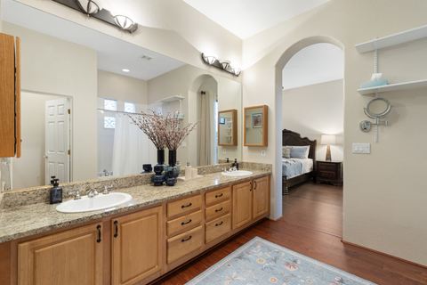A dual vanity in the ensuite bath