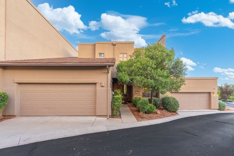 Your arrival at Mesa Grande · Front entrance and attached garage