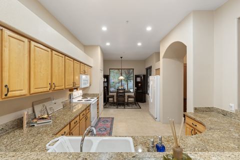 The kitchen and breakfast area